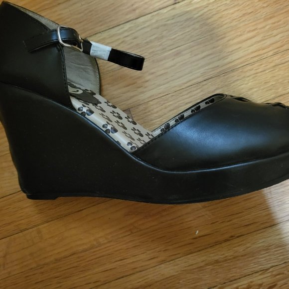 TUK Wedges Size 9 - Picture 3 of 3